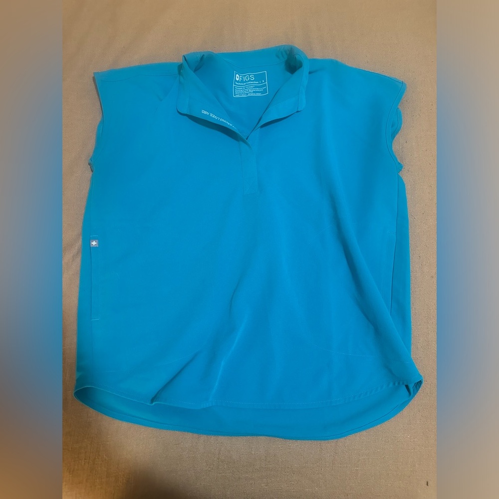 New - Turquoise/Teal Rafaela Scrub Top - Figs size S